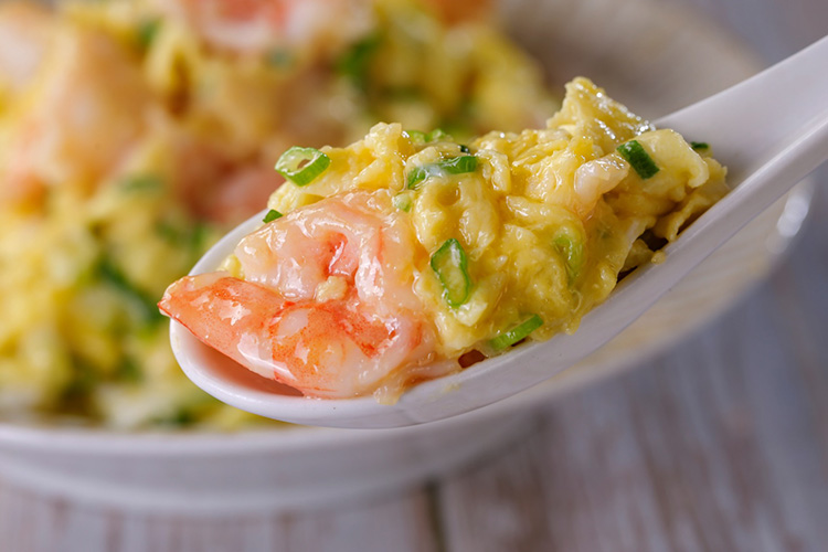 滑蛋蝦仁神奇下飯魅力，一鍋完成！