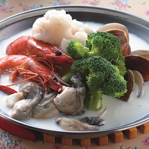 牛奶海鮮火鍋