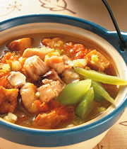 食譜:雞丁鹹魚豆腐煲