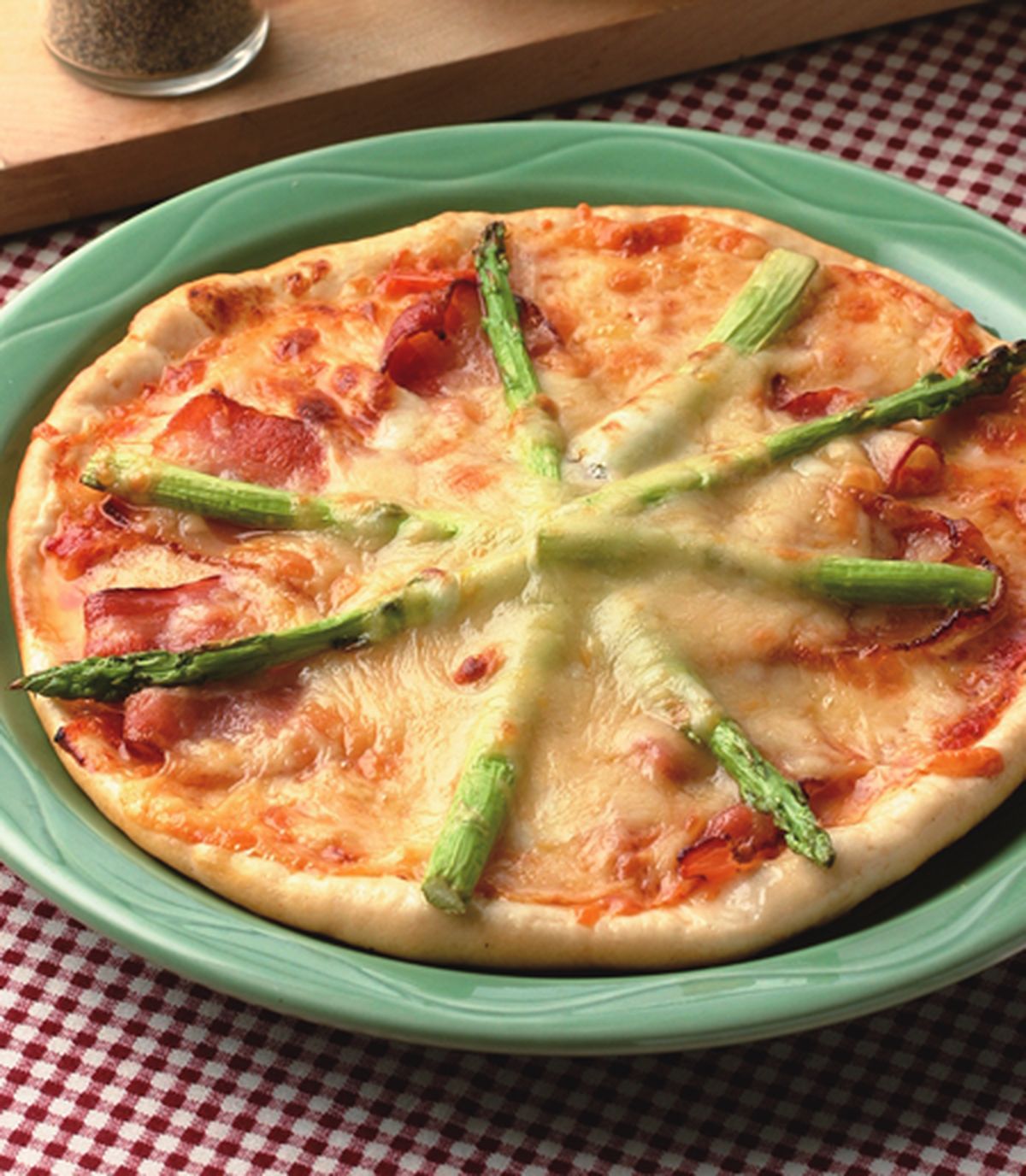 食譜:蘆筍培根薄片披薩