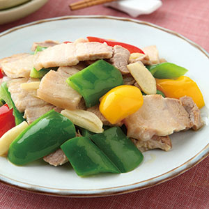 五花肉片炒彩椒