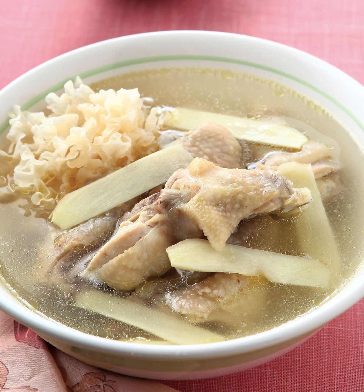 食譜:雪耳椰子煲雞湯
