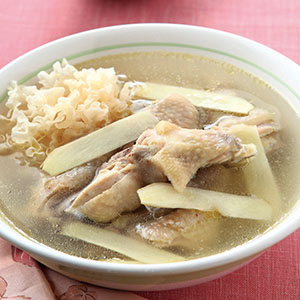 雪耳椰子煲雞湯