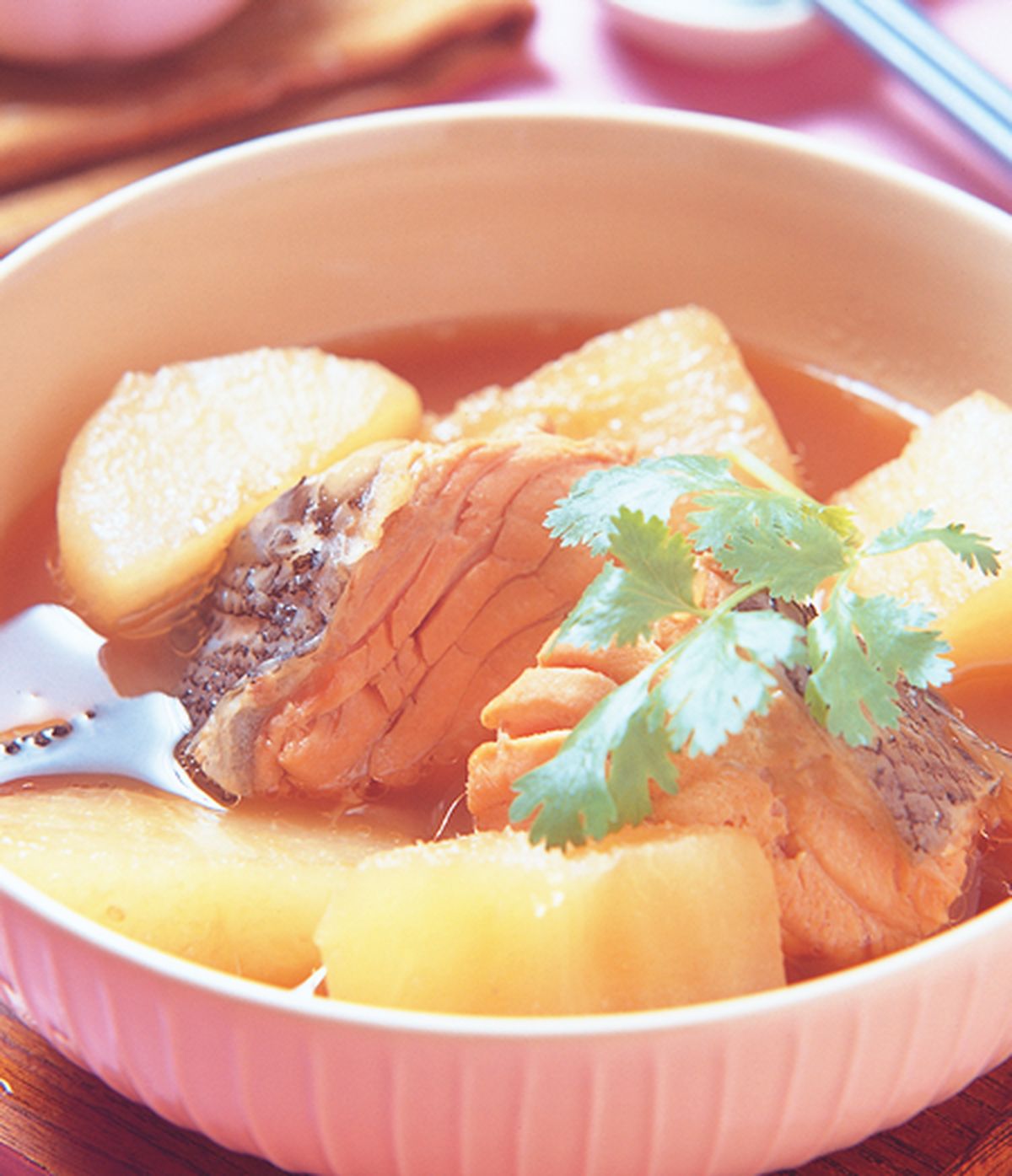 食譜:鮭魚頭燉蘿蔔